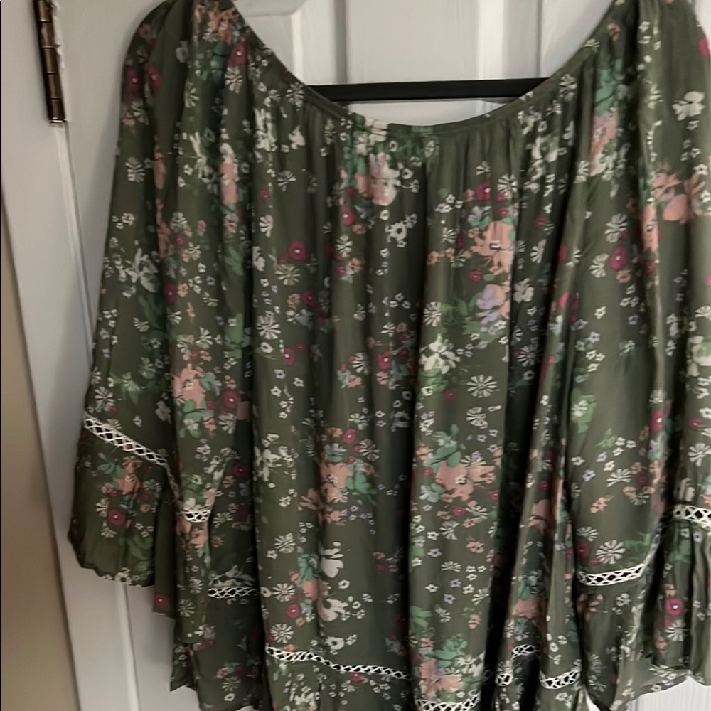 Floral Green Women's Top - Picture 4 of 4